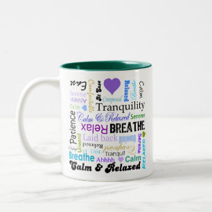 Caneca De Café Em Dois Tons Calma e tipografia de relaxamento das palavras do