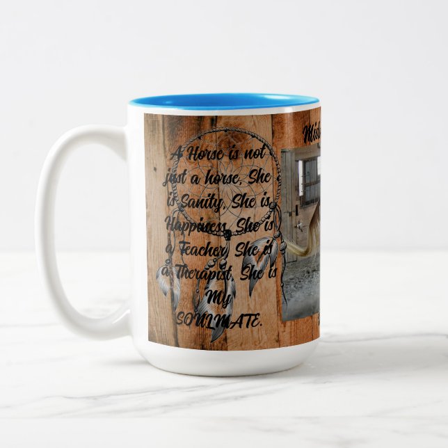 Caneca De Café Em Dois Tons Cama de dois tons com penas, 15 oz (Esquerda)