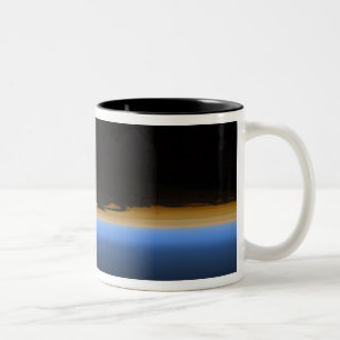 Caneca De Café Em Dois Tons Camadas da atmosfera de terra
