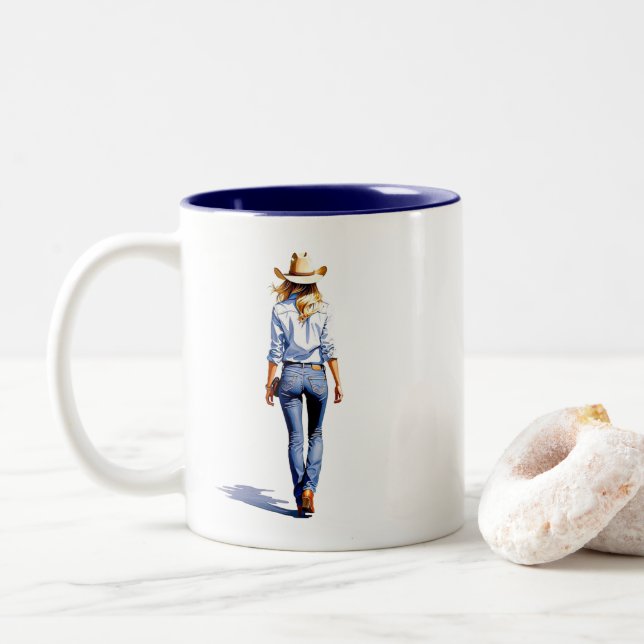 Caneca De Café Em Dois Tons Caminhada de Cowgirl Moderna (Com Donut)