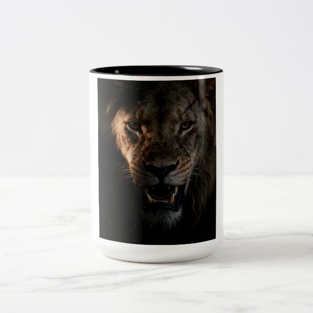 Caneca De Café Em Dois Tons camisa com um leão (Centro)