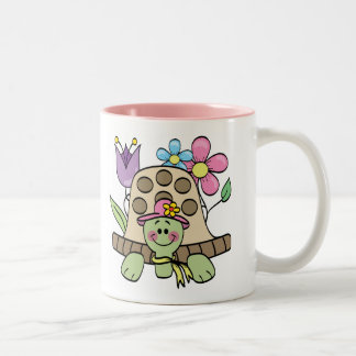 Caneca De Café Em Dois Tons Camiseta e presentes da tartaruga da primavera