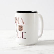 Caneca com Letras em Gradiente de Diálogo