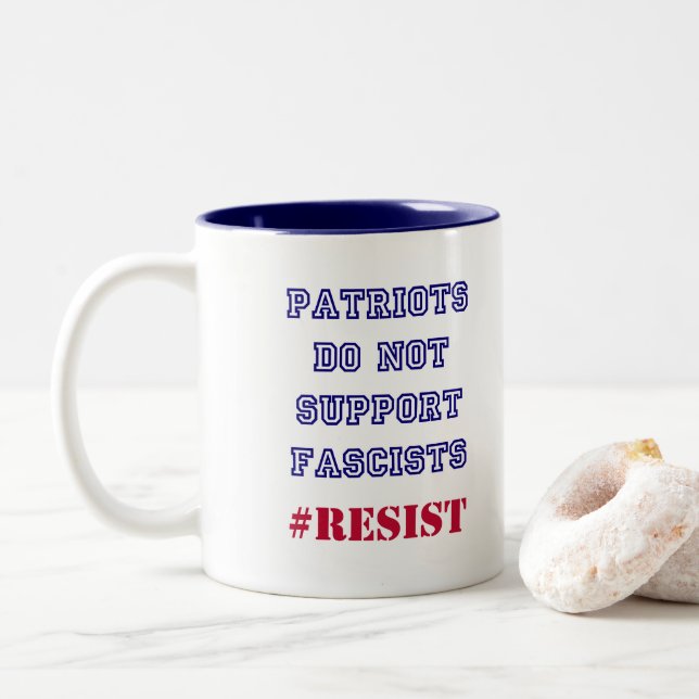 Caneca De Café Em Dois Tons Canhão de Resistência Anti-Fascismo (Com Donut)