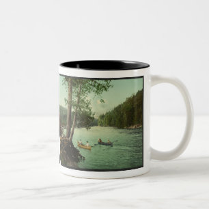 Caneca De Café Em Dois Tons Canoagem em um Stream de Montanha Adirondack