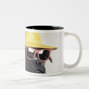 Caneca De Café Em Dois Tons Cão do pugilista com chapéu e vidros