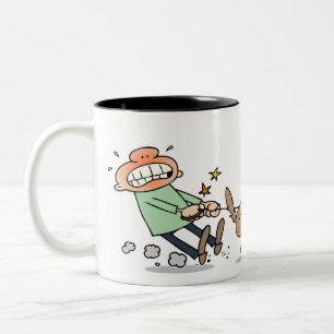 Caneca De Café Em Dois Tons Cão que persegue um esquilo