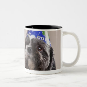 Caneca De Café Em Dois Tons Cão que tem o aniversário