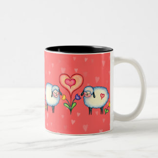 Caneca De Café Em Dois Tons CARNEIROS & CORAÇÕES por SHARON SHARPE