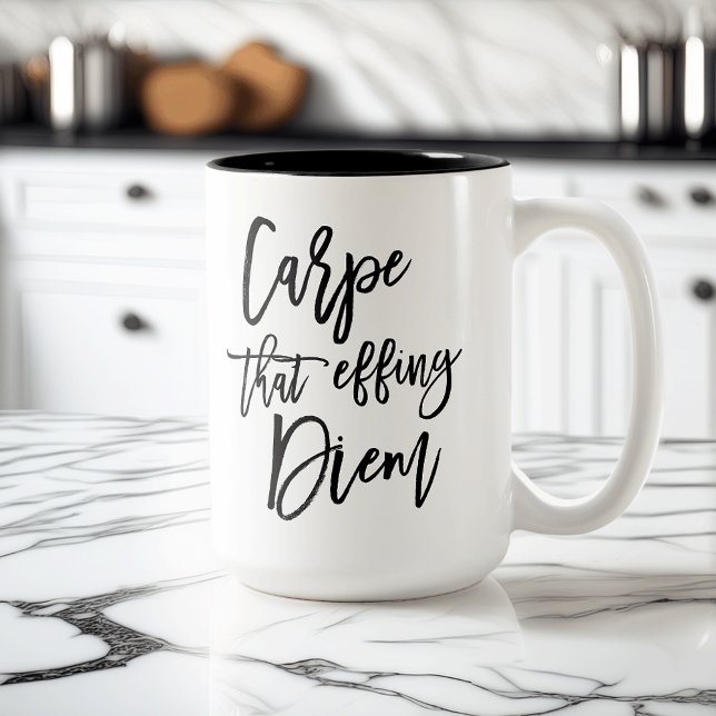 Caneca De Café Em Dois Tons Carpe Que Effing Diem Brush - Cotação Escrita (Criador carregado)