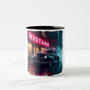 Caneca De Café Em Dois Tons Carro Clássico dos Anos 1940 sob Luzes de Neon