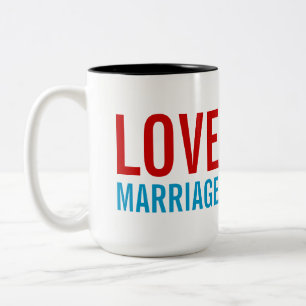 Caneca De Café Em Dois Tons Carruagem de bebê do casamento do amor da surpres