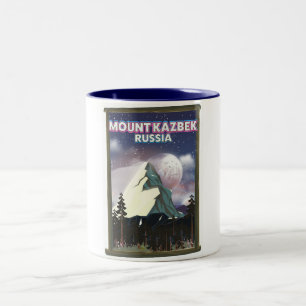Caneca De Café Em Dois Tons Cartaz de viagem russo do Monte Kazbek.