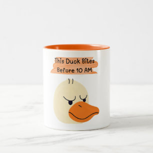 Caneca De Café Em Dois Tons Cartoon "This Duck Bites Before 10 AM"