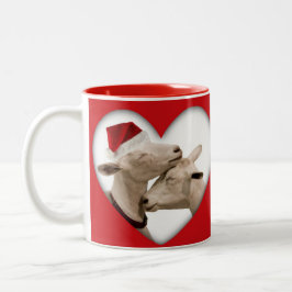 Caneca De Café Em Dois Tons Casal bonito da cabra do Natal