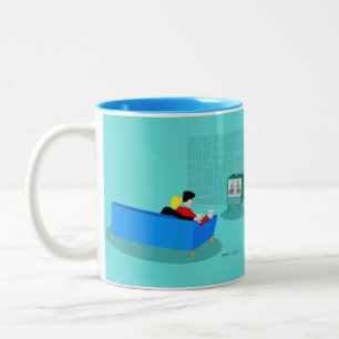 Caneca De Café Em Dois Tons Casal retrorreflector assistindo TV Mug
