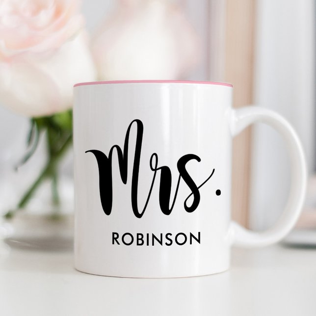 Caneca De Café Em Dois Tons Casamento Personalizado de Script Moderno da Sra.  (Criador carregado)