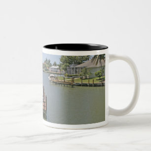 Caneca De Café Em Dois Tons Casas e docas no canal Marco Island Florida