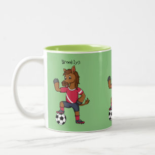 Caneca De Café Em Dois Tons Cavalo engraçado bonito jogando cartoon de futebo