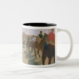 Caneca De Café Em Dois Tons Cavalos de raça de Edgar Degas   na frente dos