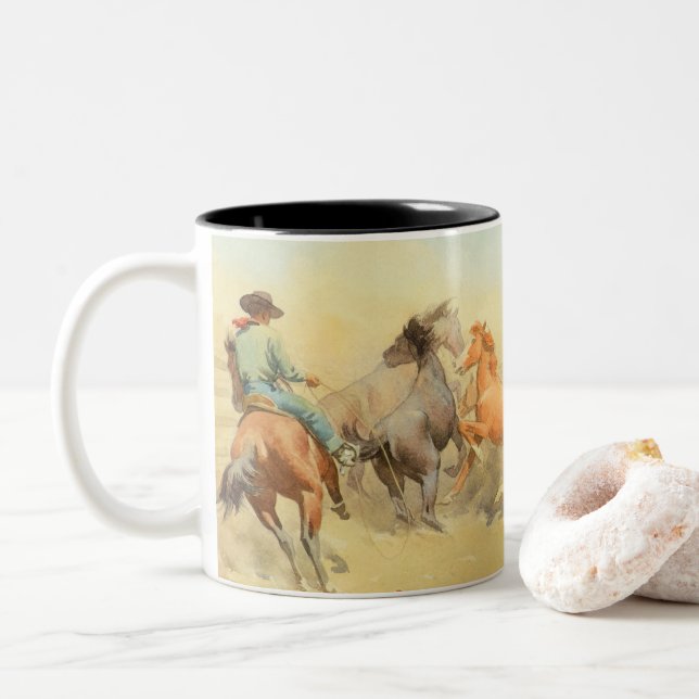 Caneca De Café Em Dois Tons Cavalos de Roping por Maynard Dixon (Com Donut)