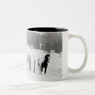 Caneca De Café Em Dois Tons Cavalos no rancho