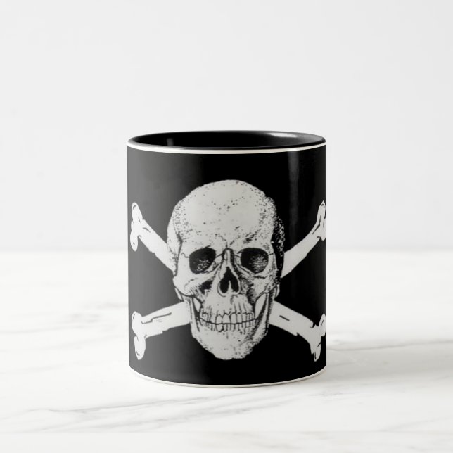Caneca De Café Em Dois Tons Caveira Pirata e Crossbones (Centro)