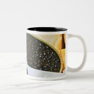 Caneca De Café Em Dois Tons Caviar preto e uma colher de mãe de pérola para