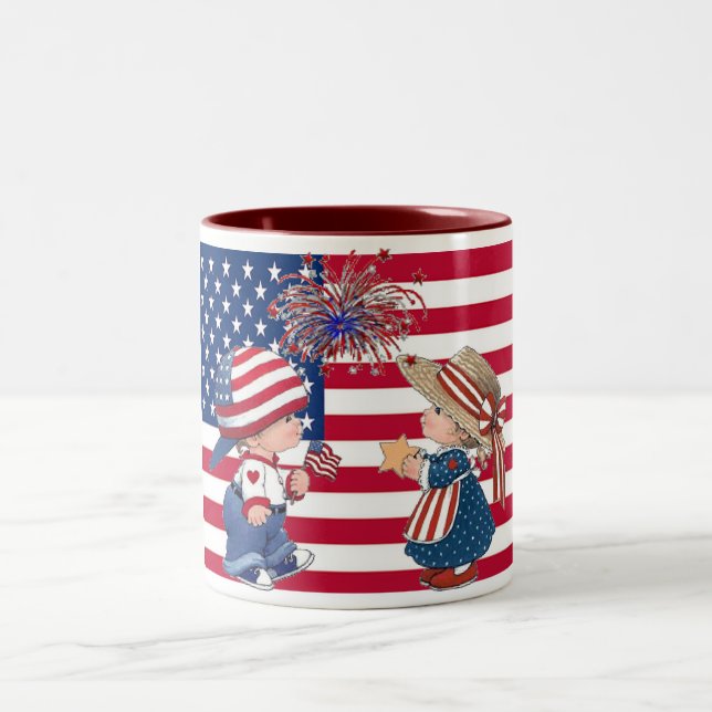 Caneca De Café Em Dois Tons Celebrar bandeira americana (Centro)