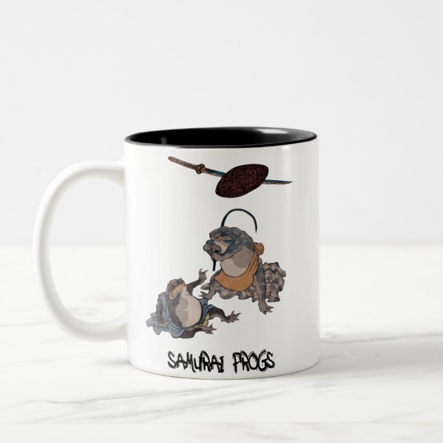 CANECA DE CAFÉ EM DOIS TONS CENA DE SAPOS SAMURAI #1 (Esquerda)