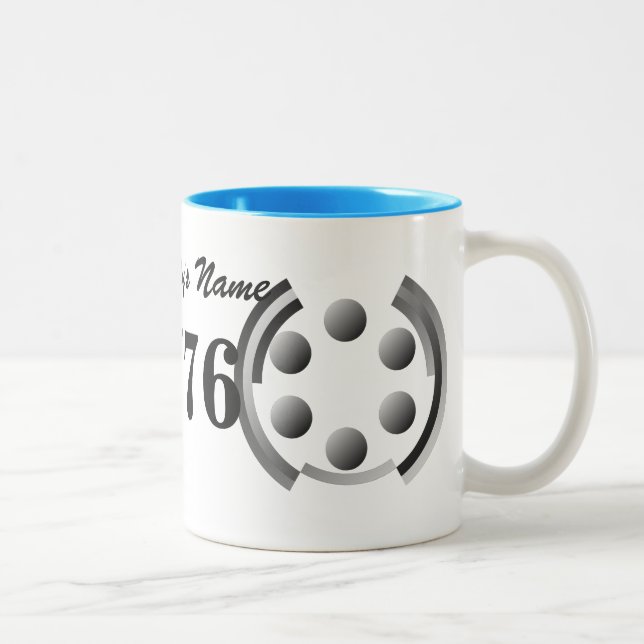 Caneca De Café Em Dois Tons Centesimal 1776 por Kenneth Yoncich (Direita)