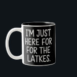 Caneca De Café Em Dois Tons Chanucá, estou aqui pelos lats judeus<br><div class="desc">Chanucá,  estou aqui para o Feriado Judaico dos Latkes</div>