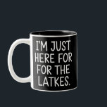 Caneca De Café Em Dois Tons Chanucá, estou aqui pelos lats judeus<br><div class="desc">Chanucá,  estou aqui para o Feriado Judaico dos Latkes</div>