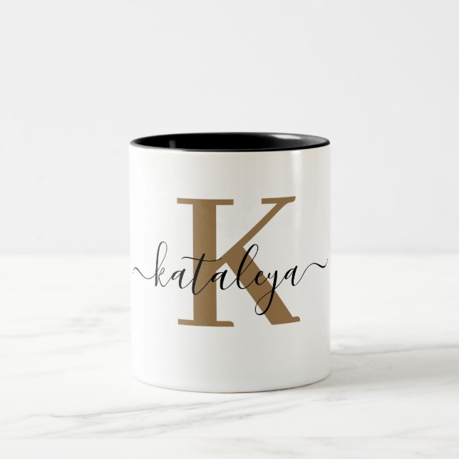 Caneca De Café Em Dois Tons Chic Black Gold Monogram Elegant Script Name Mug (Centro)