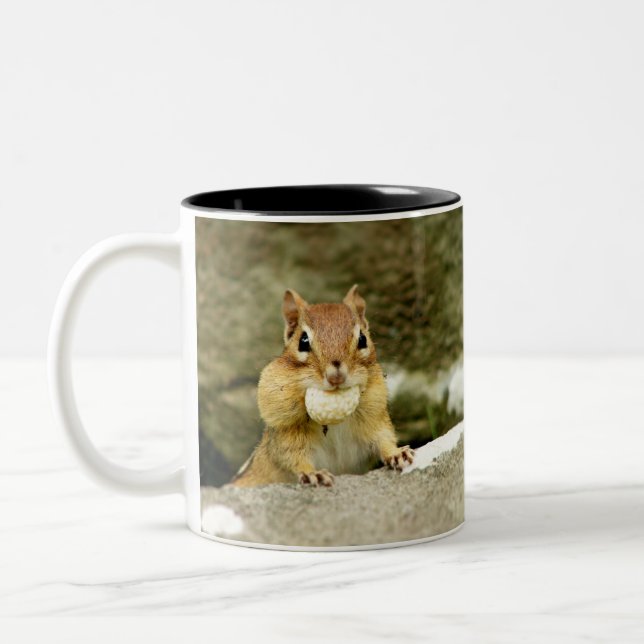 Caneca De Café Em Dois Tons Chipmunk pequeno com fome (Esquerda)