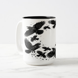 Caneca De Café Em Dois Tons Círculo de Corvos – Ilustração Assombrada a Tinta