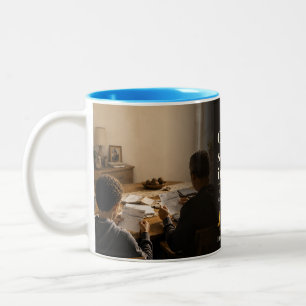 Caneca De Café Em Dois Tons Citação de Livro em uma Voz Mais Jovem