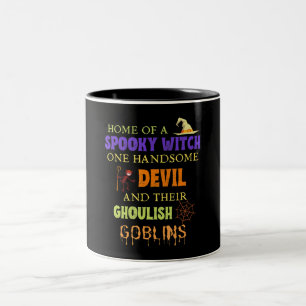 Caneca De Café Em Dois Tons Citação do Halloween da Família com a Web de ar