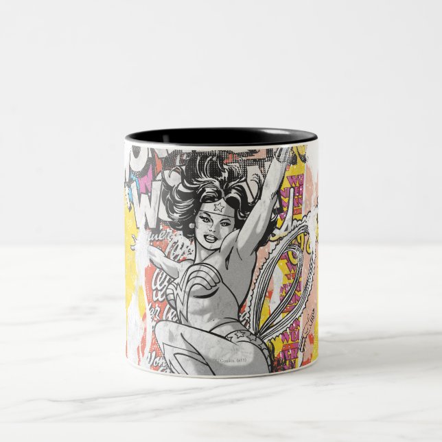 Caneca De Café Em Dois Tons Colagem de Mulher Maravilha 1 (Centro)