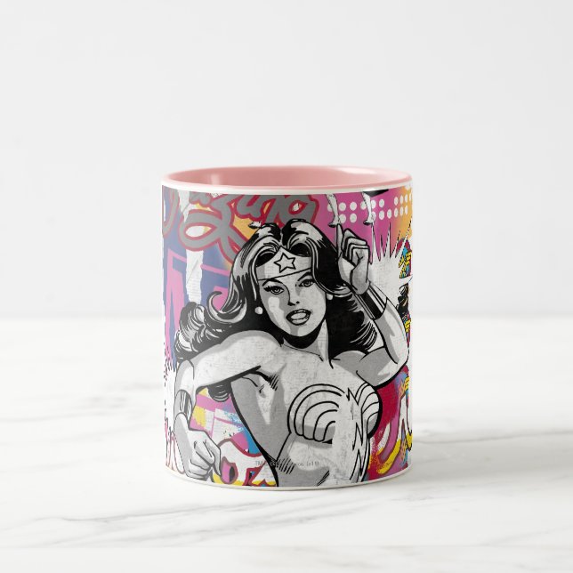 Caneca De Café Em Dois Tons Colagem de Mulher Maravilha 3 (Centro)