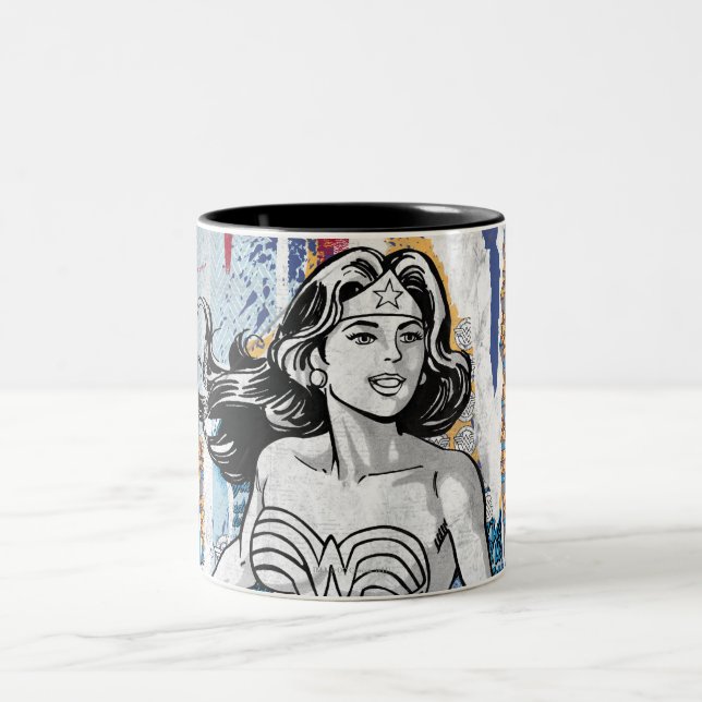 Caneca De Café Em Dois Tons Colagem de Mulher Maravilha 4 (Centro)