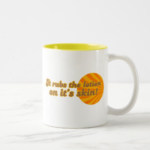 Caneca De Café Em Dois Tons Coloca a loção na pele