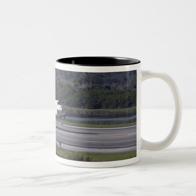 Caneca De Café Em Dois Tons Com a calha de arrasto desenrolada 2 (Direita)