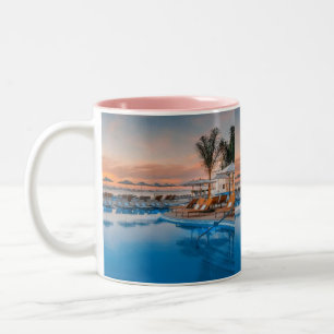 CANECA DE CAFÉ EM DOIS TONS COMEÇOS DE AQUECIMENTO