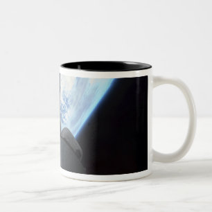 Caneca De Café Em Dois Tons Compartimento de carga útil do Endeavor de Ônibus