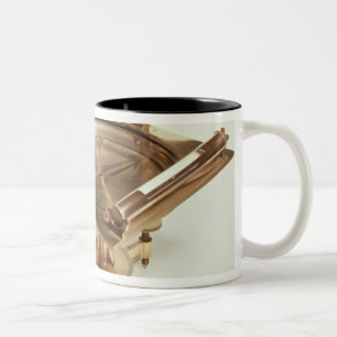 Caneca De Café Em Dois Tons Compasso do contorno