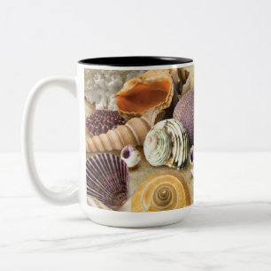 Caneca De Café Em Dois Tons Conchas marítimas na praia
