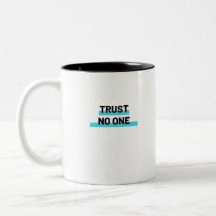 Caneca De Café Em Dois Tons Confiar em Nenhum Slogan