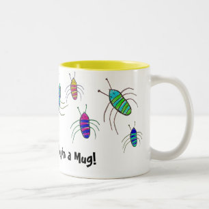 Caneca De Café Em Dois Tons Confortavelmente como um inseto em uma caneca