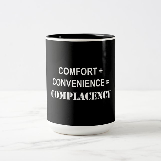 Caneca De Café Em Dois Tons Conforto + Conveniência = Complacência (Centro)
